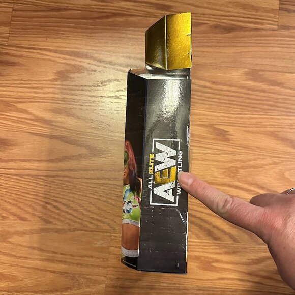 AEW Unrivaled 3 figure Set with 30 pack Display Stands - Picture 5 of 16